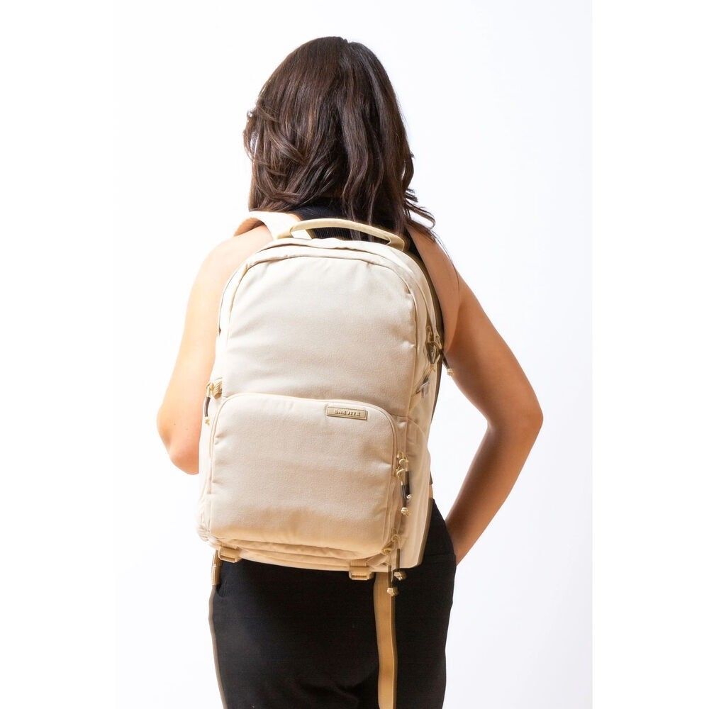 Brevite The Jumper Camera Laptop Backpack 18L (Poppy Red) NEW USA Fast Shipping - Picture 7 of 13